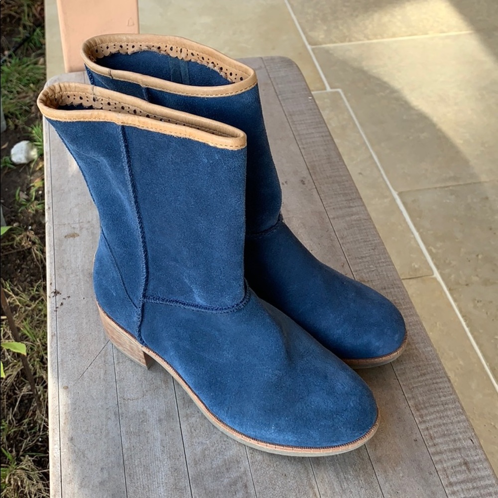Ugg suede Beautiful teal booties